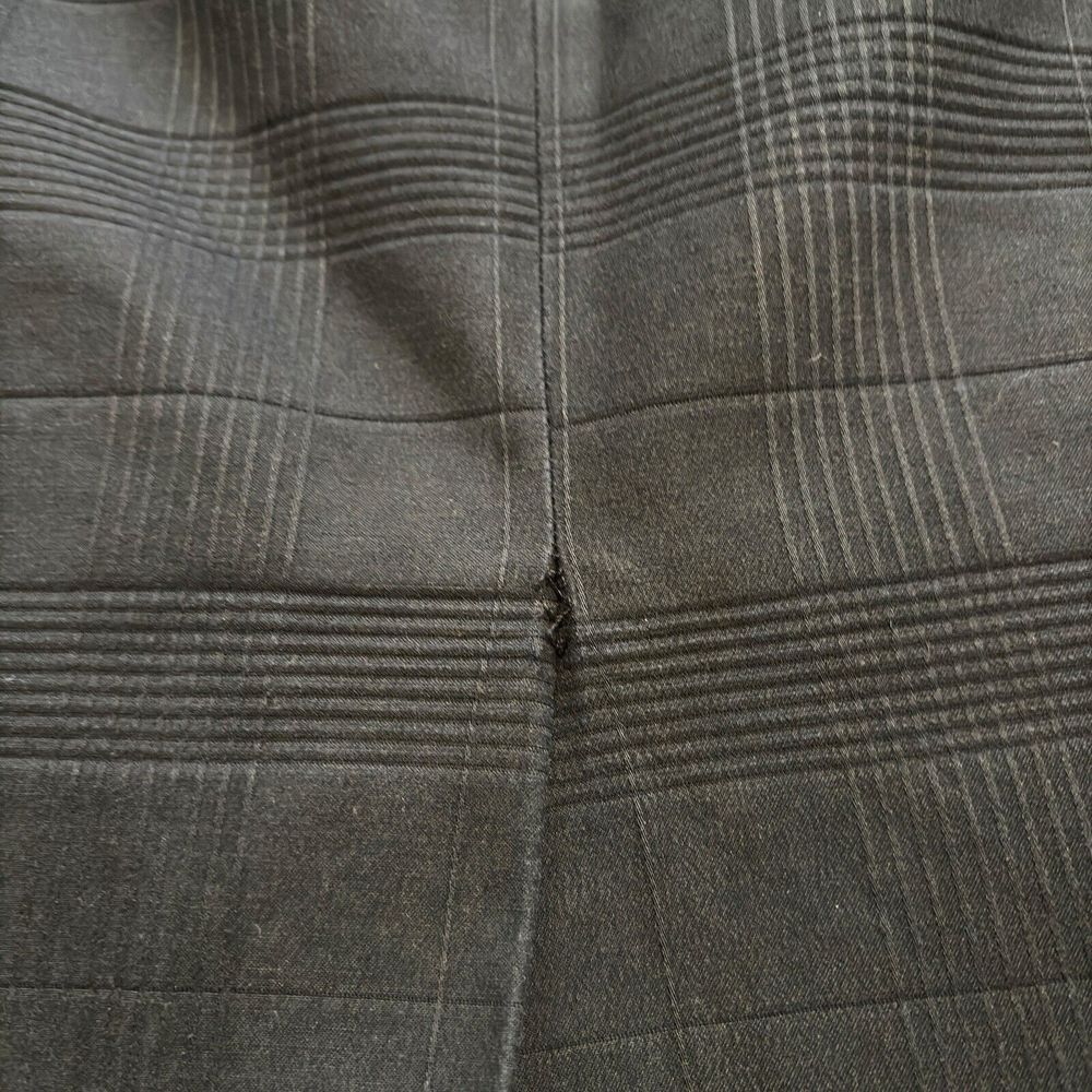 Burberry  Sz 10 Black Nova Check Classic Knee Length Pencil Skirt Coin Pockets‎ - Picture 10 of 10